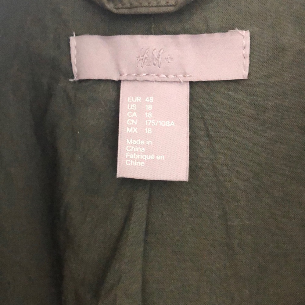 Lightweight zip up jacket. - Picture 3 of 4